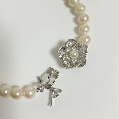 Honest Pearl Akoya pearl necklace with about 6mm pearls and silver clasp, 48 cm long