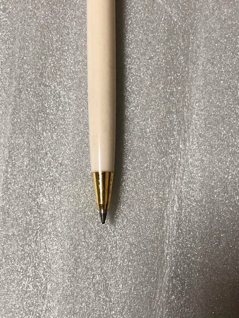 Pilot Lady White oil-based ballpoint pen model レディホワイト with white barrel and comfortable grip