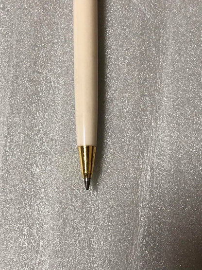 Pilot Lady White oil-based ballpoint pen model レディホワイト with white barrel and comfortable grip