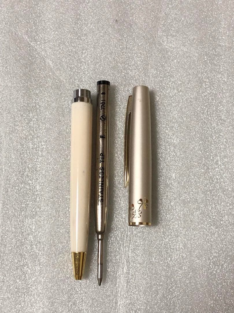Pilot Lady White oil-based ballpoint pen model レディホワイト with white barrel and comfortable grip