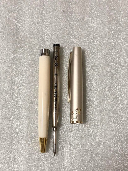 Pilot Lady White oil-based ballpoint pen model レディホワイト with white barrel and comfortable grip