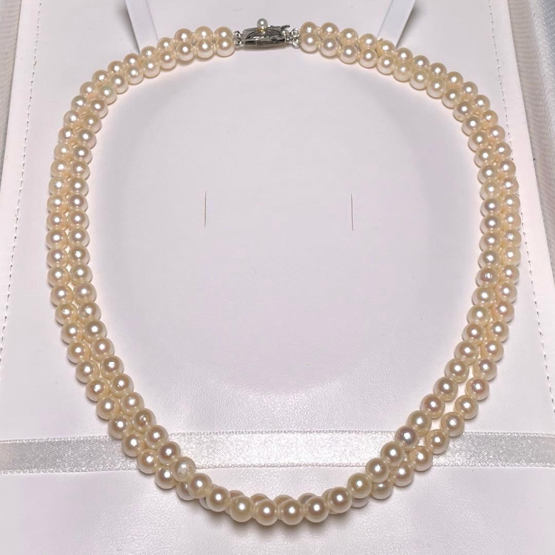 Two-row Akoya pearl necklace with 5.5-6.0mm round white pearls on silver chain model O606