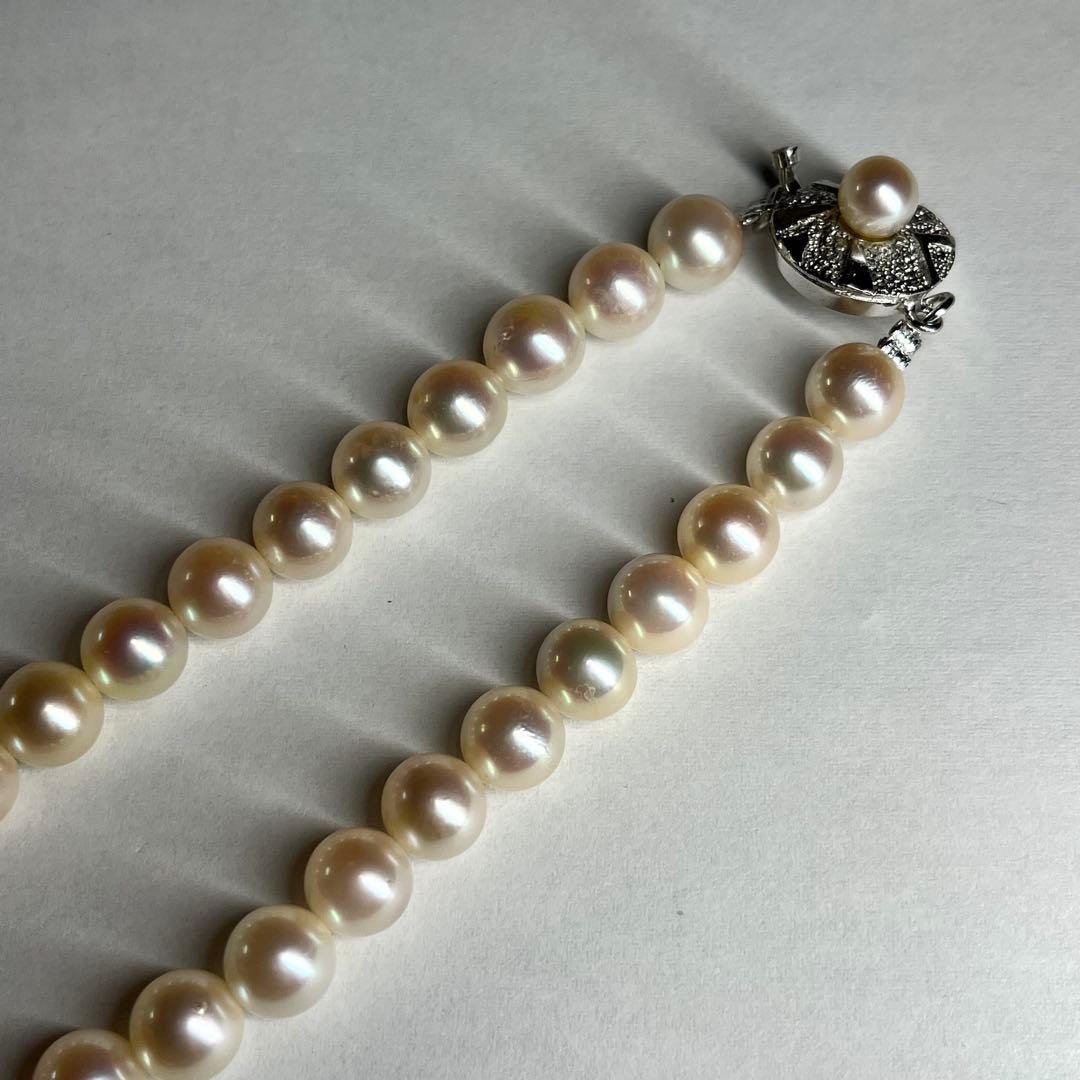 45 cm white Akoya pearl necklace with 7.5-8 mm pearls and silver clasp displayed on a white background