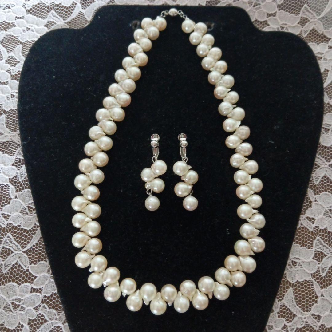 Uwa Island Akoya Pearl necklace and matching earrings set with 7-8mm pearls and alloy silver components