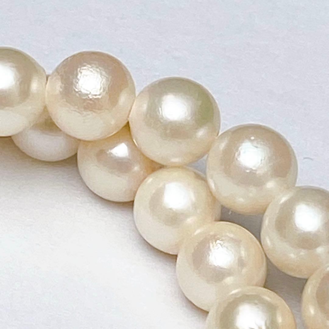 Akoya pearl necklace with silver clasp and flower motif, pearls approximately 6.7 to 7mm, length 42cm