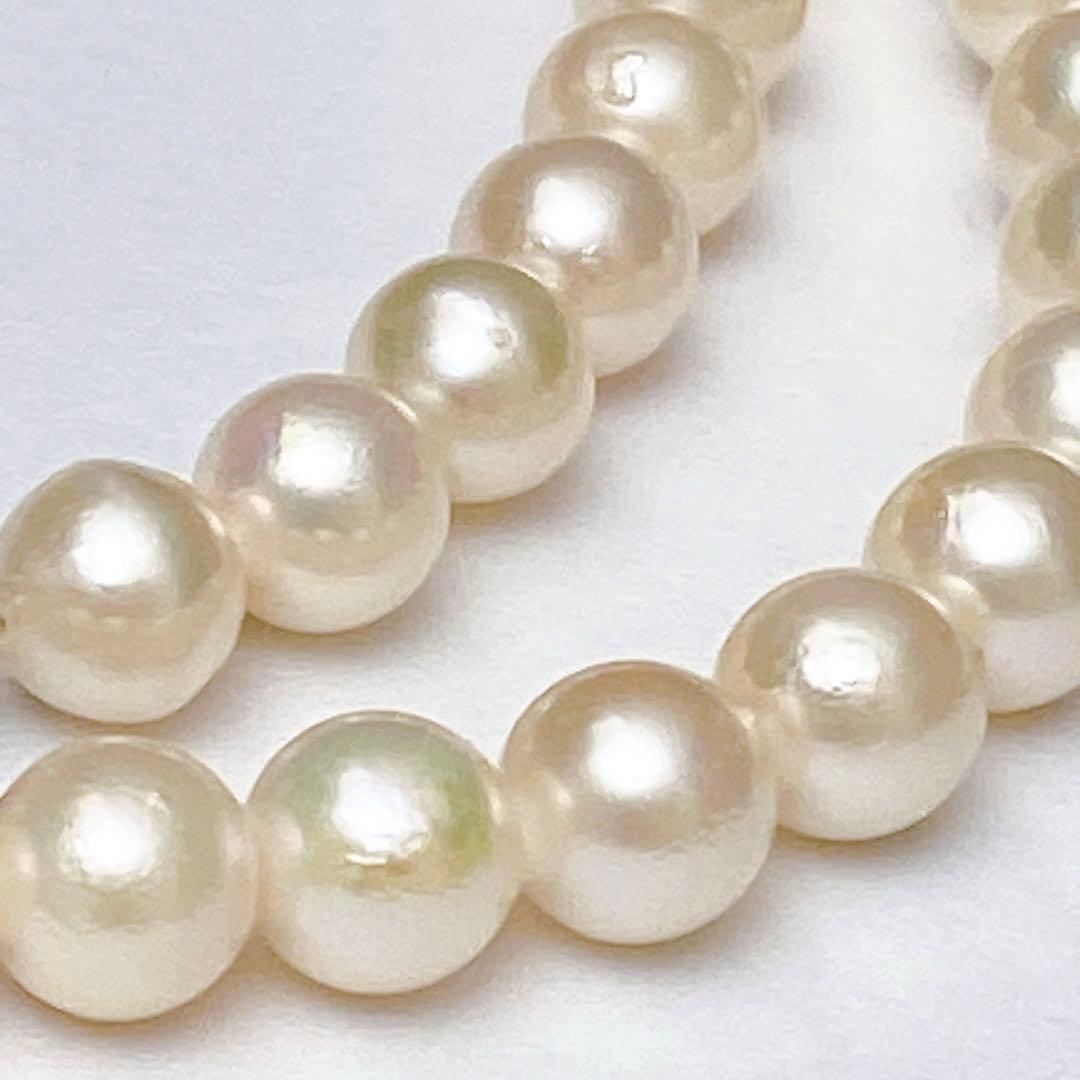 Akoya pearl necklace with silver clasp and flower motif, pearls approximately 6.7 to 7mm, length 42cm