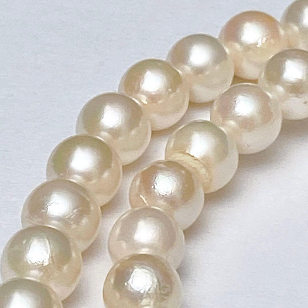 Akoya pearl necklace with silver clasp and flower motif, pearls approximately 6.7 to 7mm, length 42cm