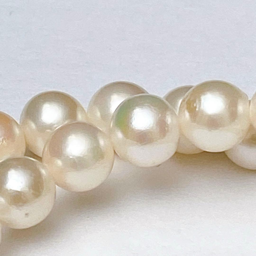 Akoya pearl necklace with silver clasp and flower motif, pearls approximately 6.7 to 7mm, length 42cm