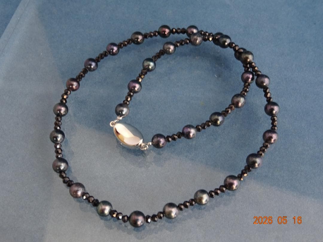 Akoya black pearl necklace with 6-6.5mm pearls and black spinel beads, 43.5cm silver925 rhodium clasp