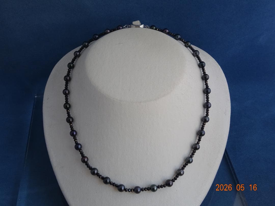 Akoya black pearl necklace with 6-6.5mm pearls and black spinel beads, 43.5cm silver925 rhodium clasp