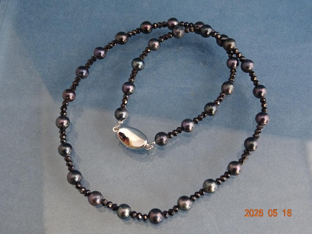 Akoya black pearl necklace with 6-6.5mm pearls and black spinel beads, 43.5cm silver925 rhodium clasp