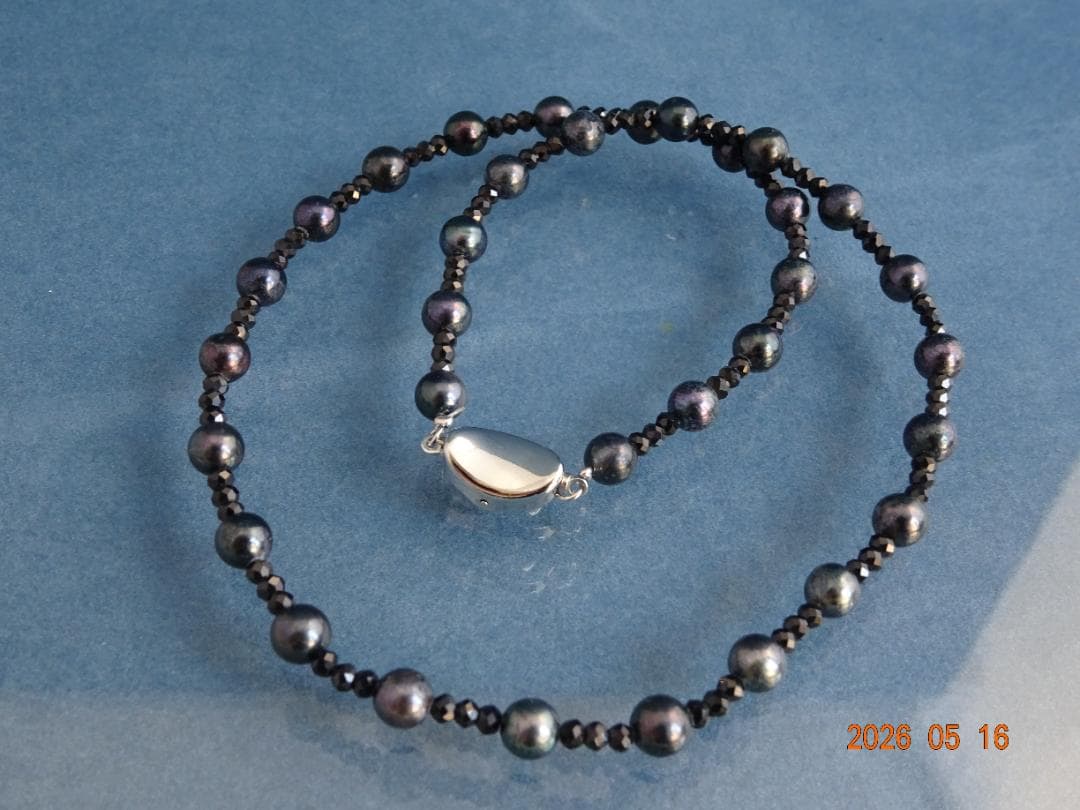 Akoya black pearl necklace with 6-6.5mm pearls and black spinel beads, 43.5cm silver925 rhodium clasp
