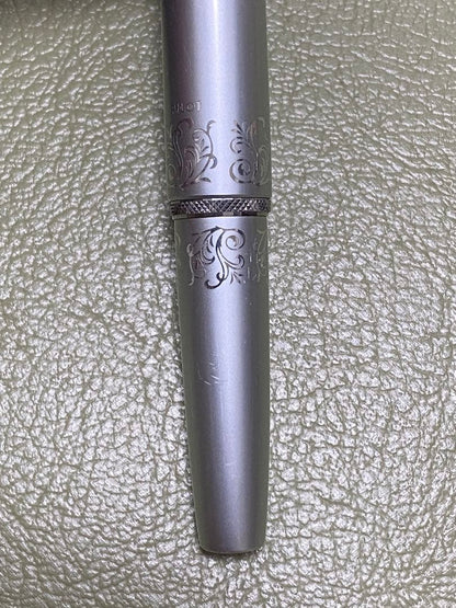 Pilot Fountain Pen Short 14K 585 gold fountain pen approximately 12 cm long