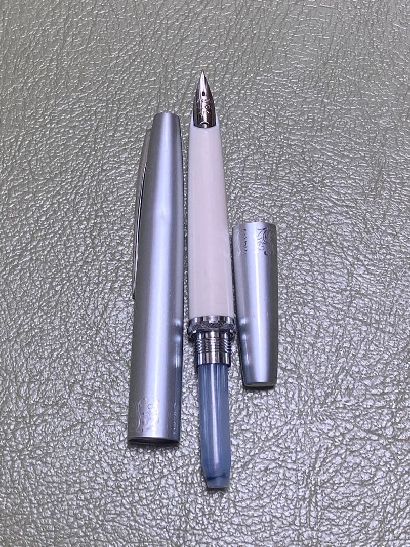 Pilot Fountain Pen Short 14K 585 gold fountain pen approximately 12 cm long