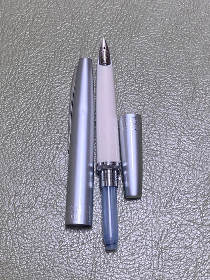 Pilot Fountain Pen Short 14K 585 gold fountain pen approximately 12 cm long