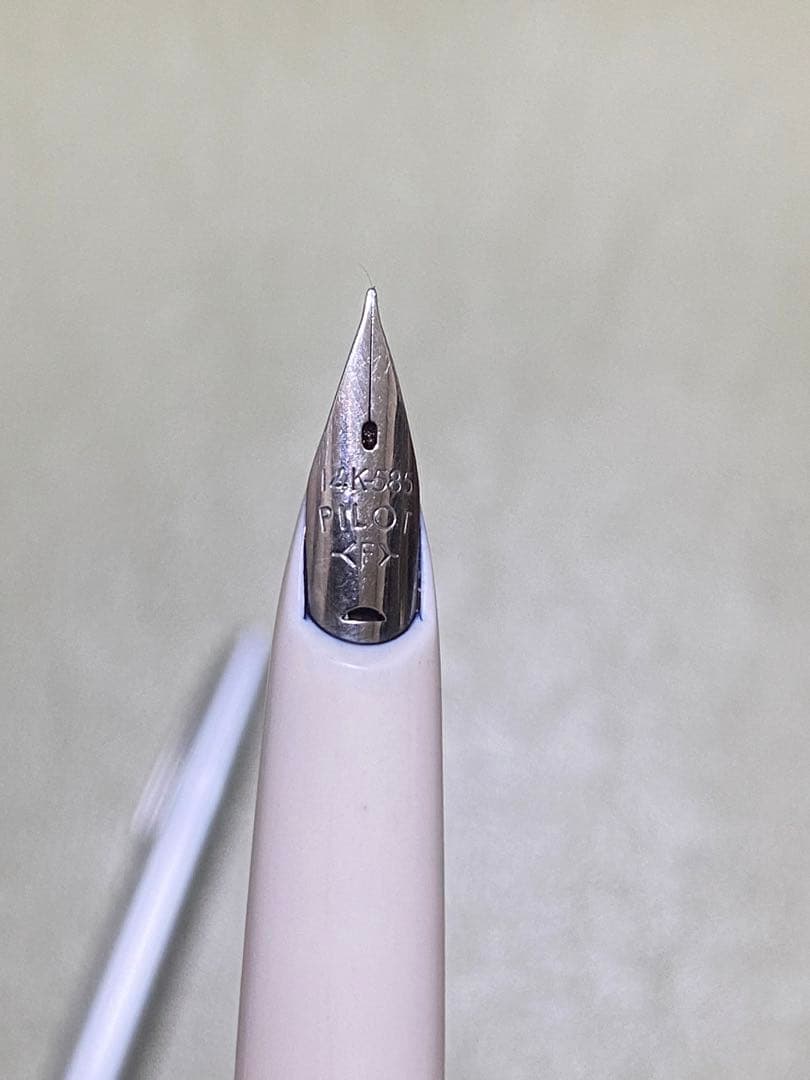 Pilot Fountain Pen Short 14K 585 gold fountain pen approximately 12 cm long