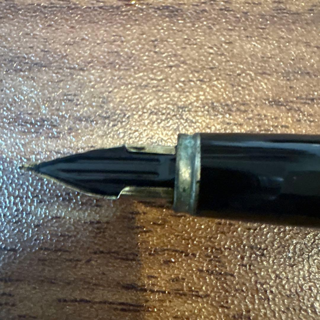 PILOT Fountain Pen main body in black with gold accents and gold color nib No.21