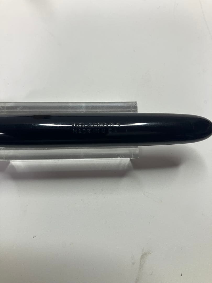 Waterman Crusader 517 Black fountain pen with medium nib showing full length and sleek design