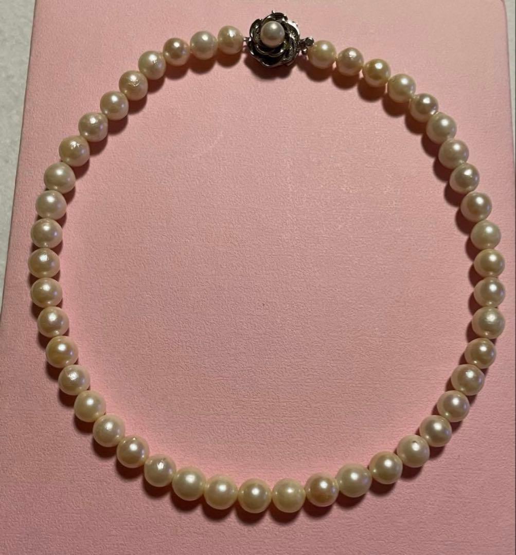 Akoya Pearl Necklace with one 9mm round pearl in slight champagne gold on silver chain with double lock