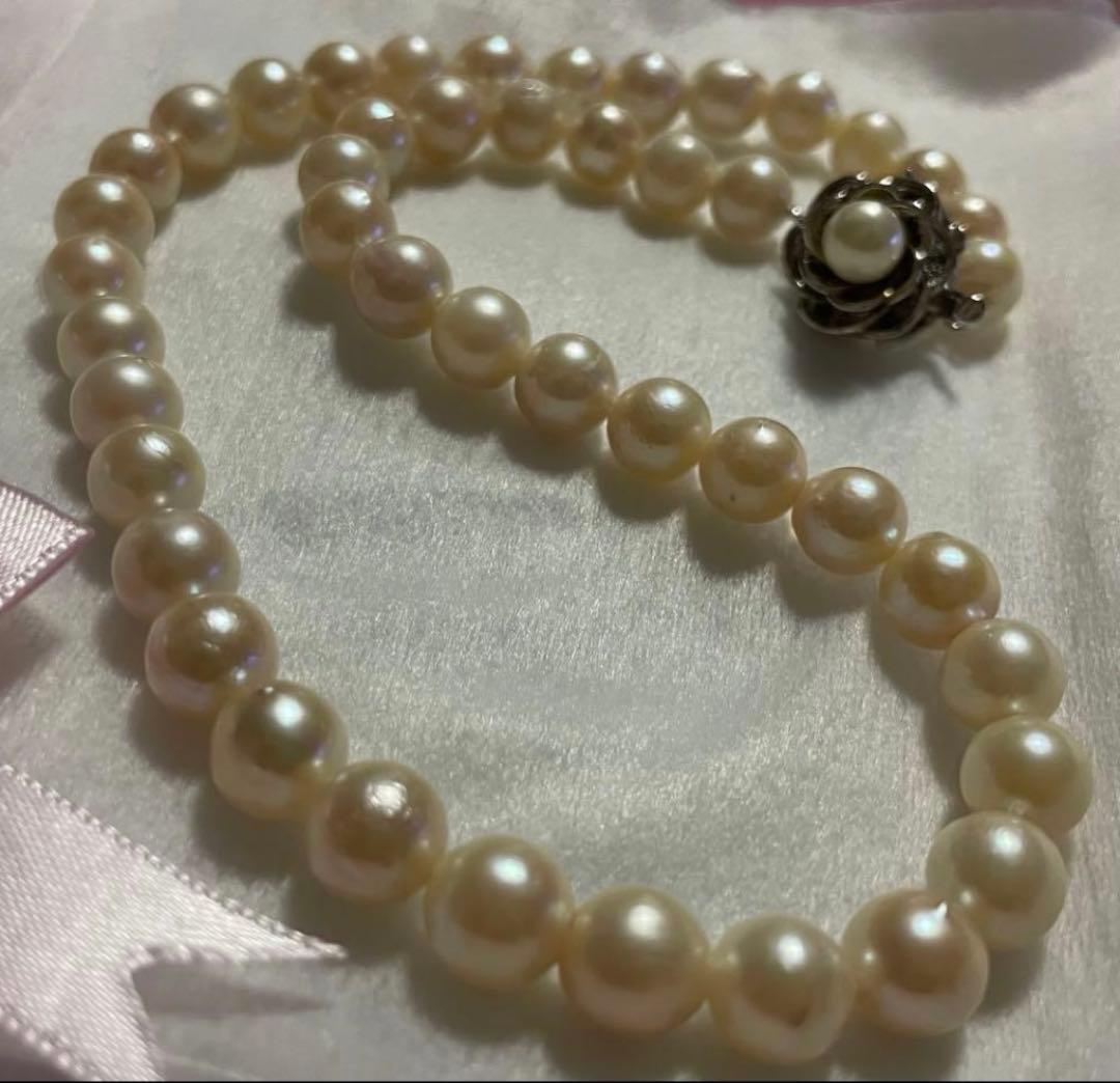 Akoya Pearl Necklace with one 9mm round pearl in slight champagne gold on silver chain with double lock