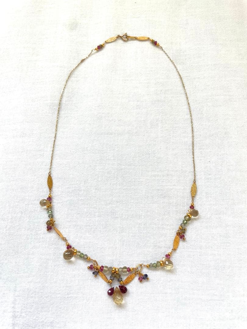 Agaat stone necklace with multi-stone gold color 10k chain featuring red and green stones