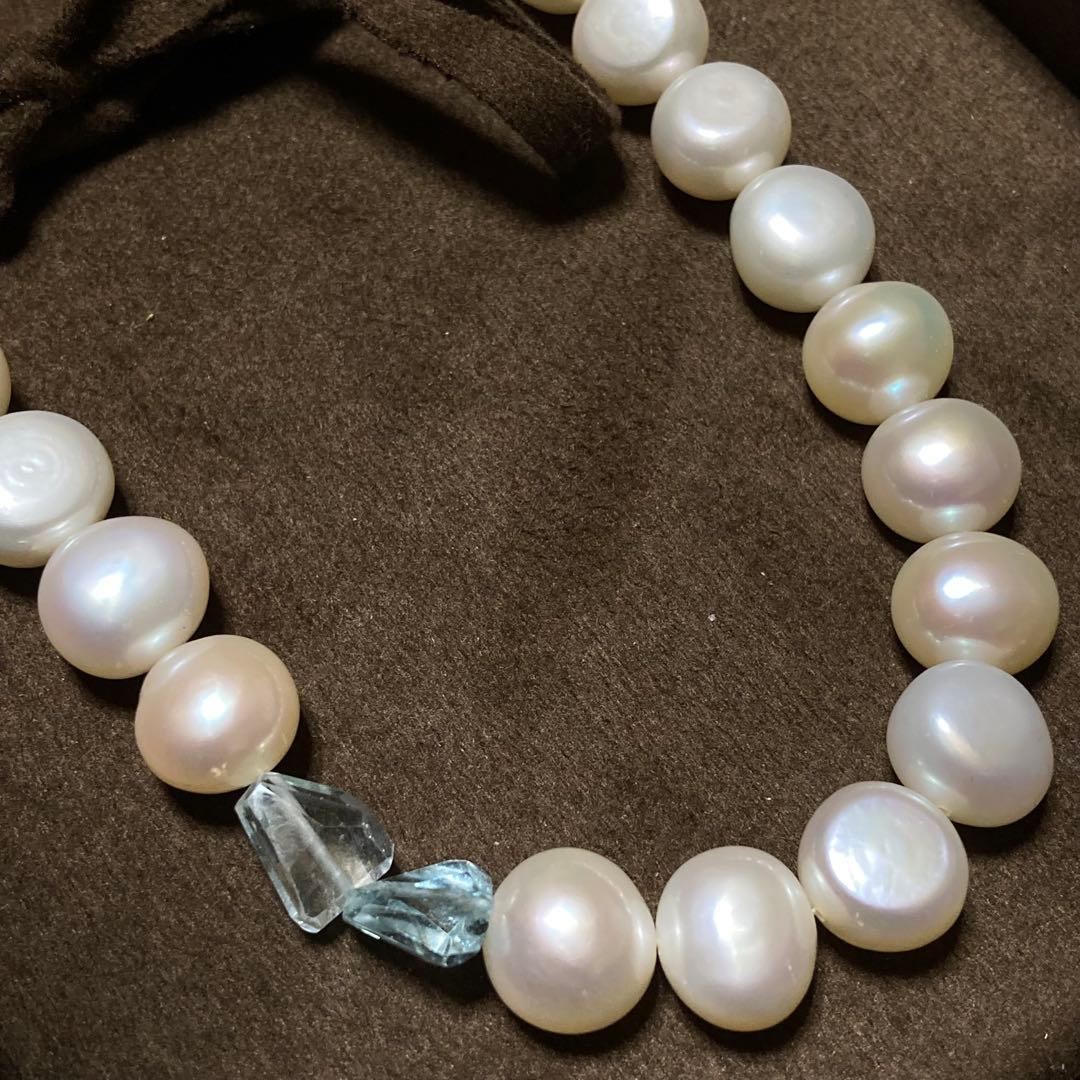 Agete necklace with large freshwater pearls, transparent aquamarine stones, and a 45cm silver chain partially blackened