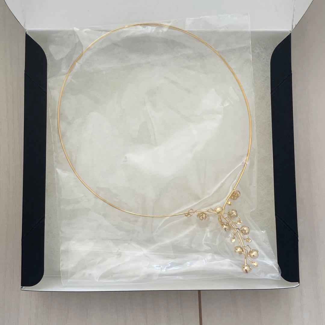 Akoya pearl omega necklace with 5mm-7mm white pearls on a 42cm chain displayed on a white background