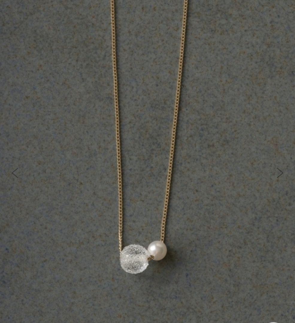 HARIO Lampwork Factory Snow Pearl Necklace with 6mm glass beads and 4-4.5mm pearls on a 450mm gold chain