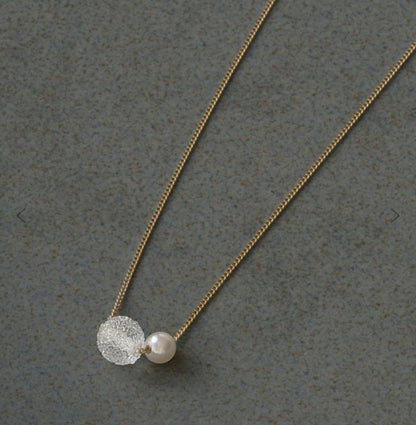 HARIO Lampwork Factory Snow Pearl Necklace with 6mm glass beads and 4-4.5mm pearls on a 450mm gold chain