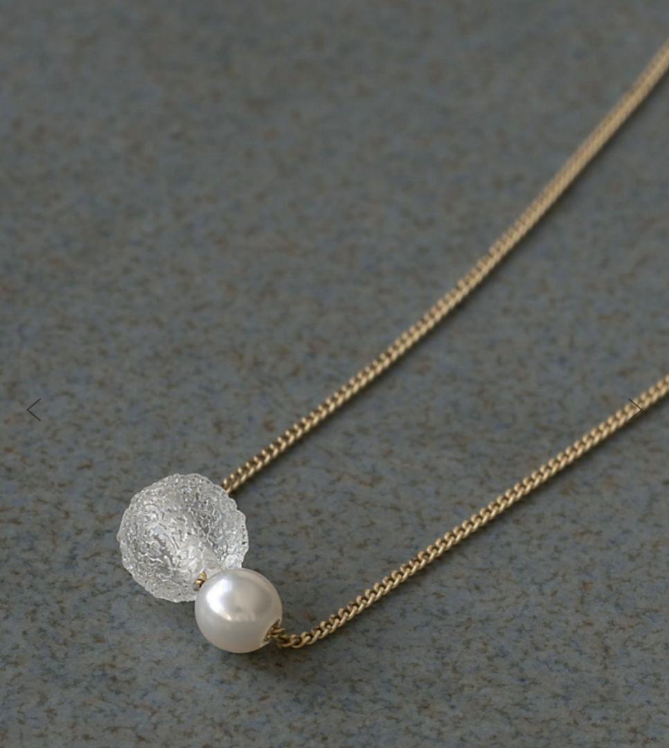 HARIO Lampwork Factory Snow Pearl Necklace with 6mm glass beads and 4-4.5mm pearls on a 450mm gold chain