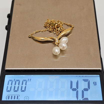 Mikimoto pearl diamond necklace in 18K yellow gold with 38cm chain and delicate pendant