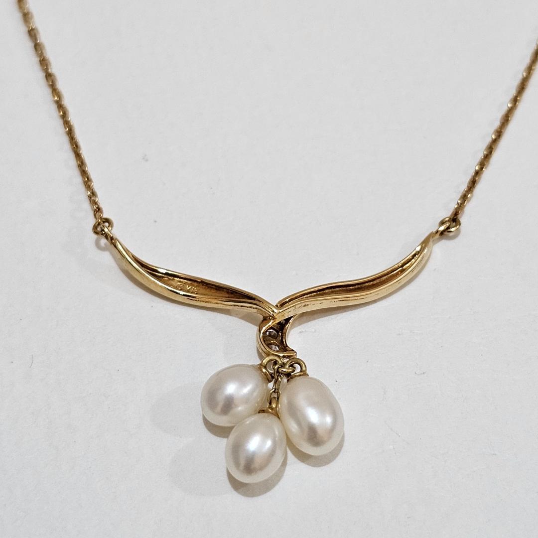Mikimoto pearl diamond necklace in 18K yellow gold with 38cm chain and delicate pendant