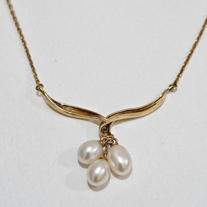 Mikimoto pearl diamond necklace in 18K yellow gold with 38cm chain and delicate pendant