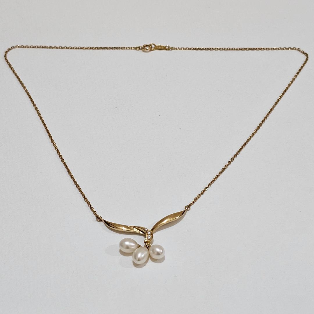 Mikimoto pearl diamond necklace in 18K yellow gold with 38cm chain and delicate pendant