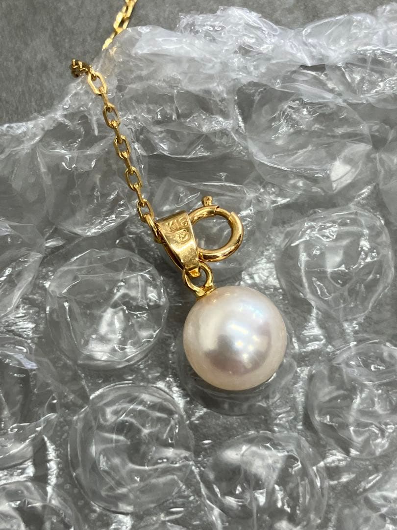 Mikimoto Akoya pinkish pearl necklace with 39cm K18 gold chain showing high lustre