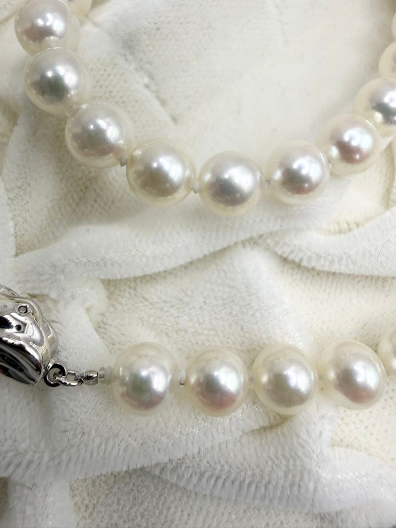 Hon-Pearl Akoya pearl necklace with 7mm white round beads displayed on a black background