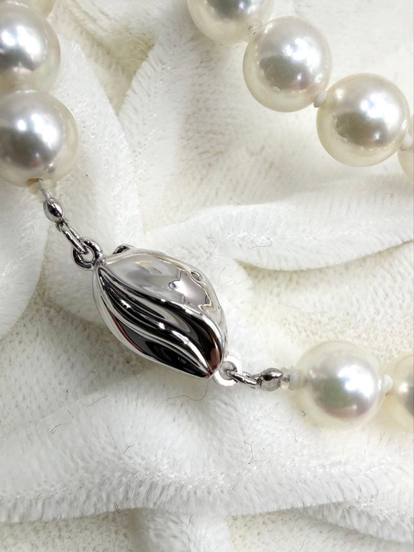 Hon-Pearl Akoya pearl necklace with 7mm white round beads displayed on a black background