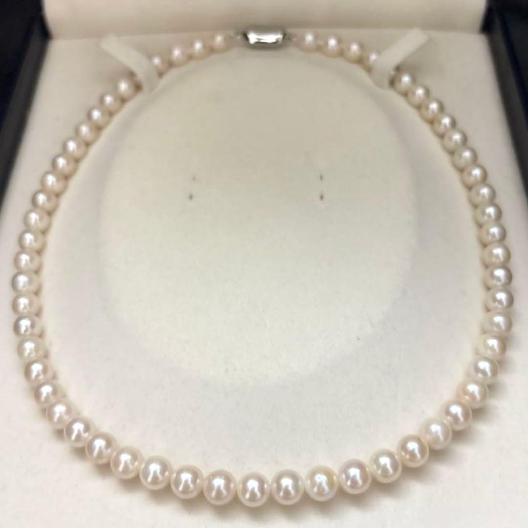 Newly polished white Akoya pearl necklace with 7mm pearls, 42cm length, laid flat