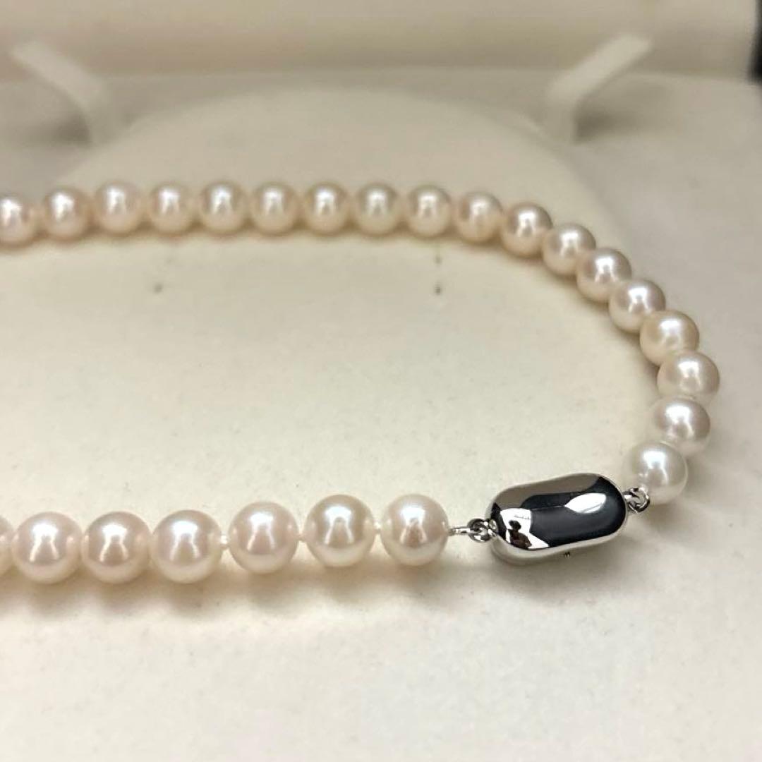 Newly polished white Akoya pearl necklace with 7mm pearls, 42cm length, laid flat