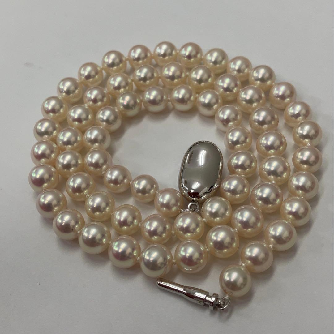 Akoya pearl necklace with approximately 6.7mm pearls and 43cm length on a white background