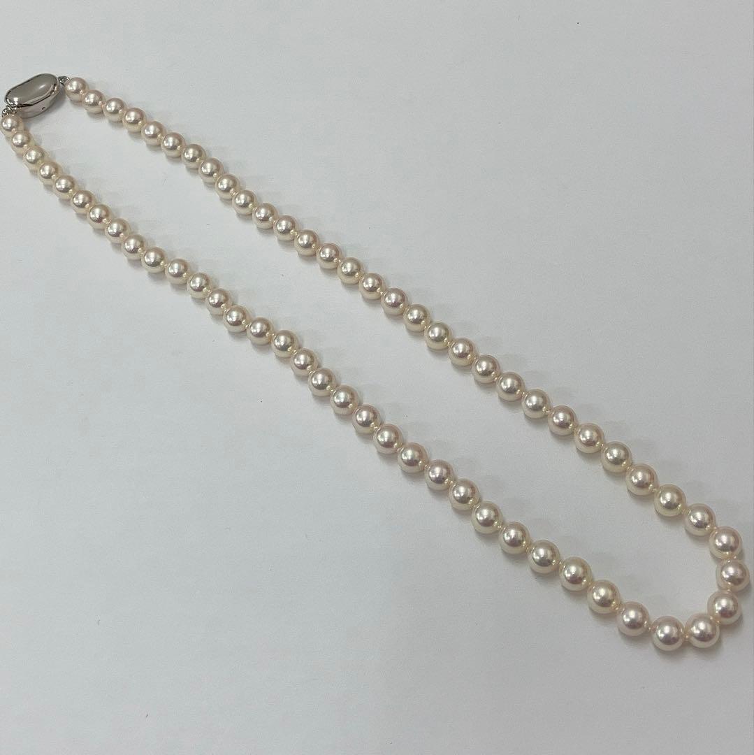 Akoya pearl necklace with approximately 6.7mm pearls and 43cm length on a white background