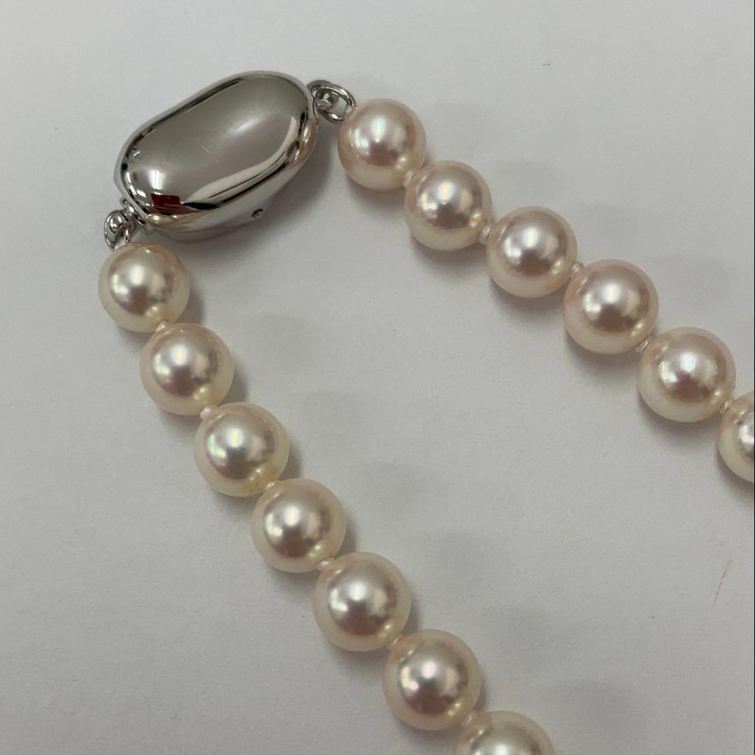 Akoya pearl necklace with approximately 6.7mm pearls and 43cm length on a white background