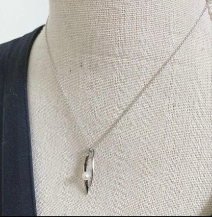 TASAKI pearl necklace with 4.7mm pearls and silver SV925 chain measuring 40cm in length