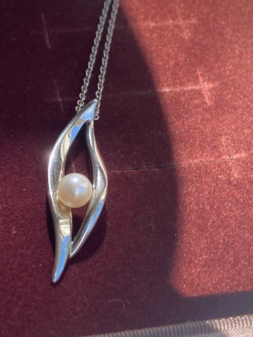 TASAKI pearl necklace with 4.7mm pearls and silver SV925 chain measuring 40cm in length