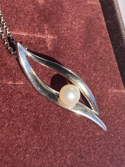 TASAKI pearl necklace with 4.7mm pearls and silver SV925 chain measuring 40cm in length