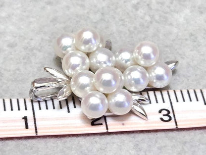 TASAKI Pearl Grape Motif Pendant Top 43262 with white pearls and grape-inspired design on a gold chain