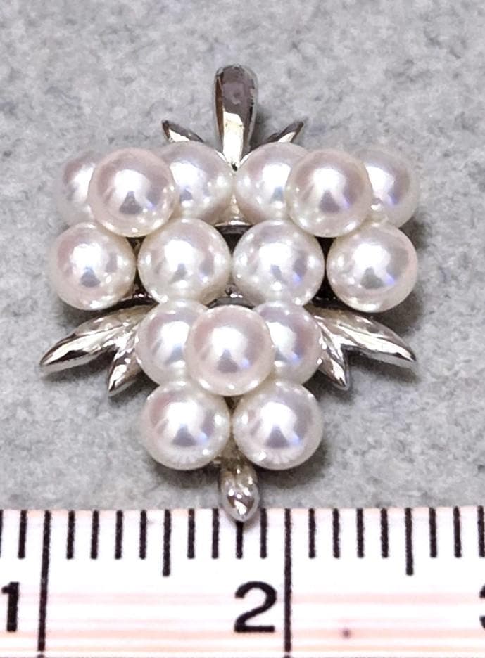 TASAKI Pearl Grape Motif Pendant Top 43262 with white pearls and grape-inspired design on a gold chain