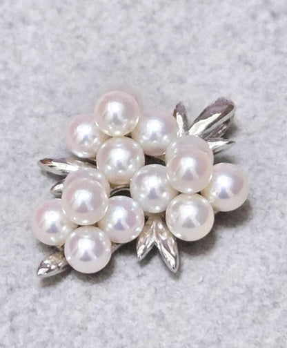 TASAKI Pearl Grape Motif Pendant Top 43262 with white pearls and grape-inspired design on a gold chain