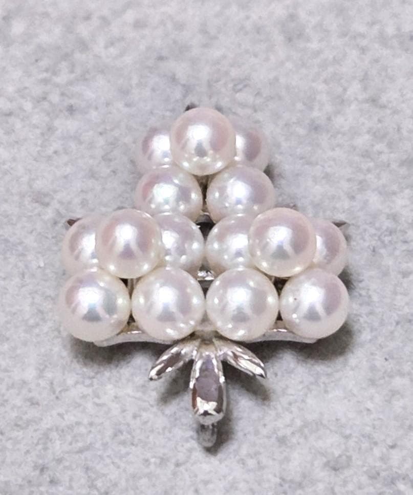 TASAKI Pearl Grape Motif Pendant Top 43262 with white pearls and grape-inspired design on a gold chain