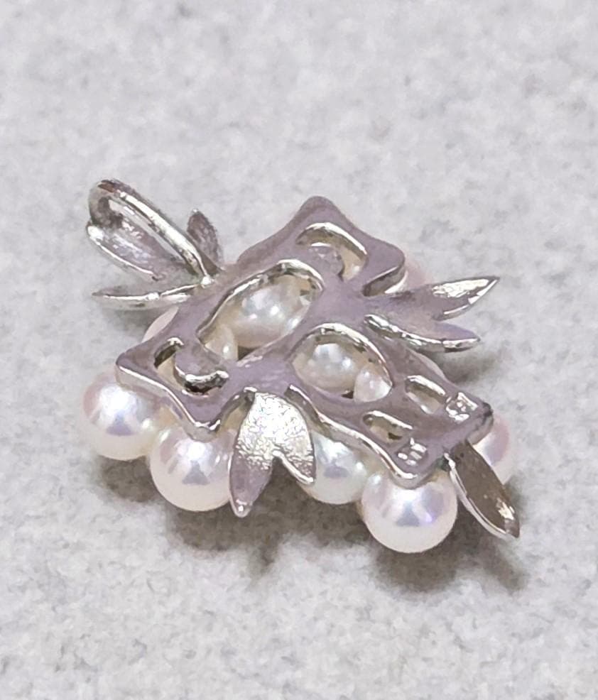 TASAKI Pearl Grape Motif Pendant Top 43262 with white pearls and grape-inspired design on a gold chain
